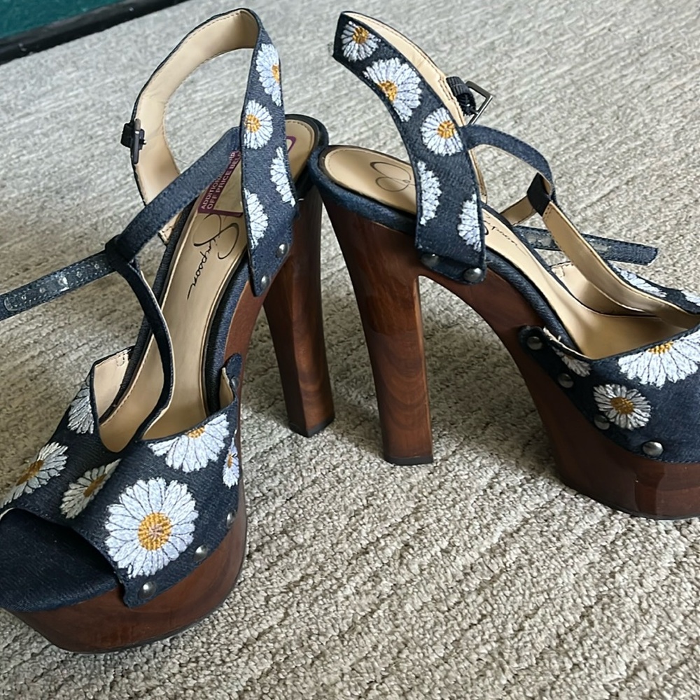 Daisy denim heels 👠